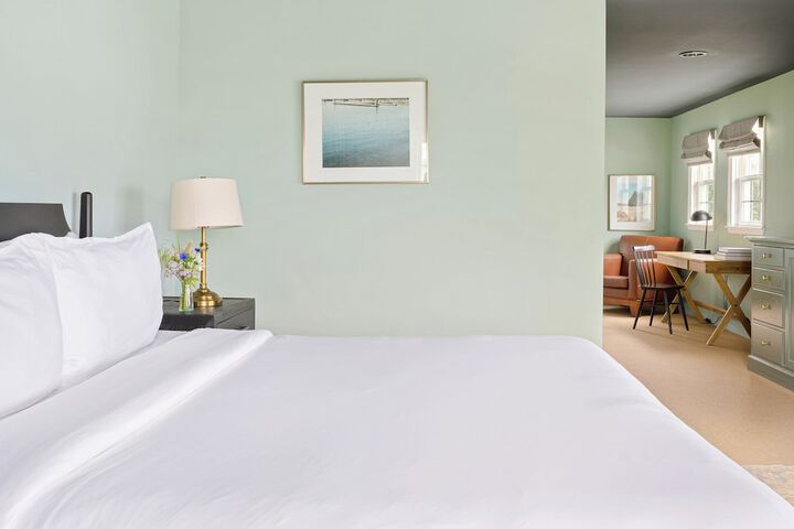 1 King Bed Partial Harbour View Balcony (22 of 42)