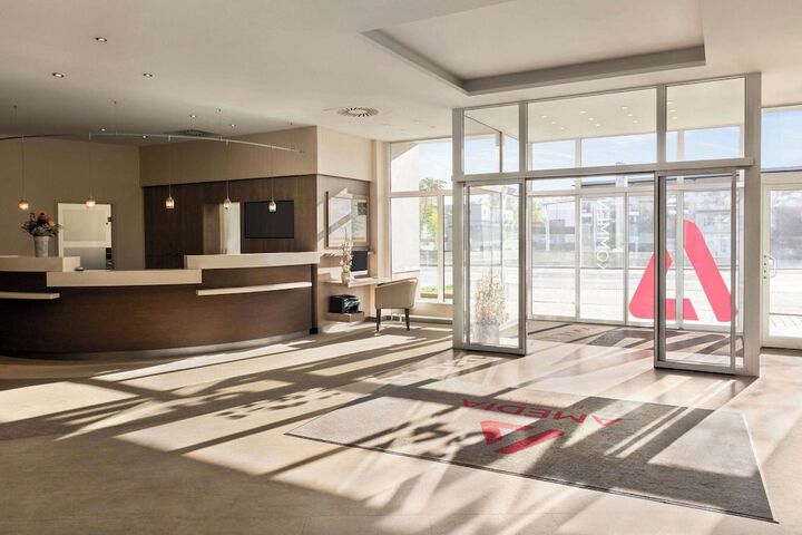 Entrance & Lobby
