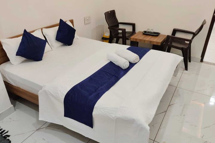 Room 27 of 64