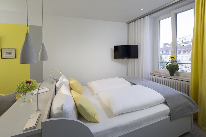 Room 8 of 32