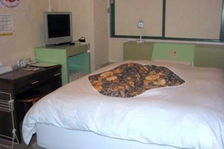 Room 4 of 5