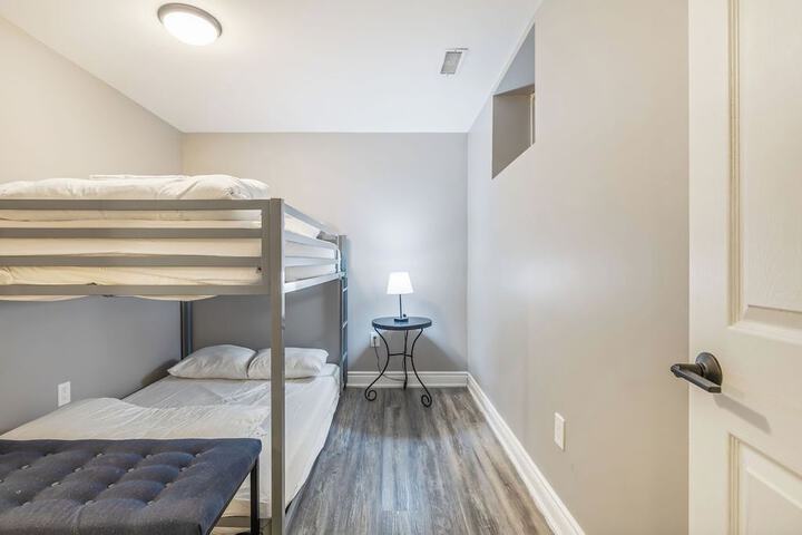 Room 7 of 42