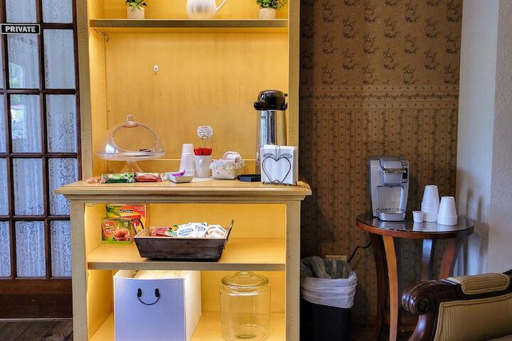 Breakfast/Coffee Service 36 of 40