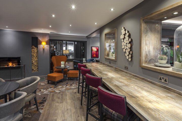Lounge 108 of 136