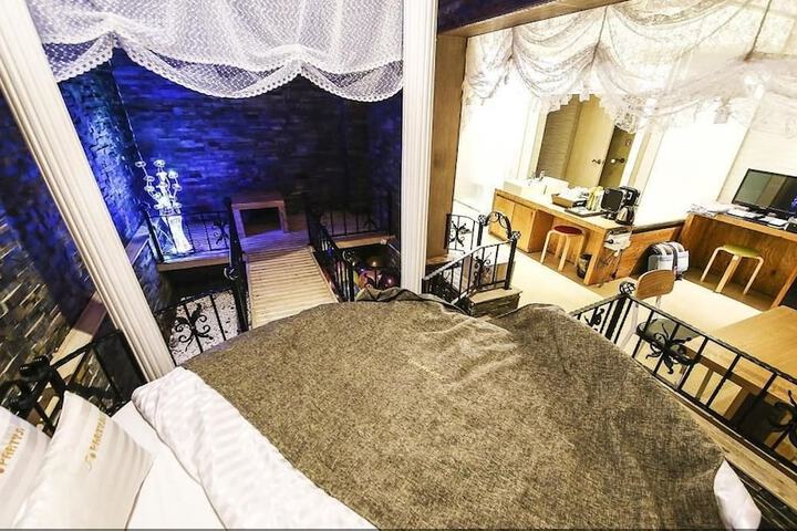 Room 17 of 57