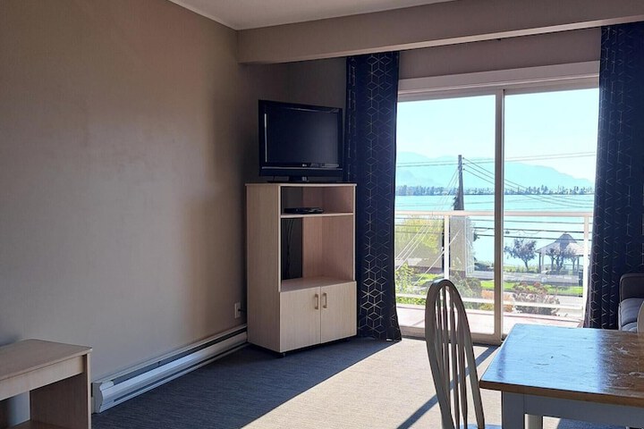 Room 102 of 176