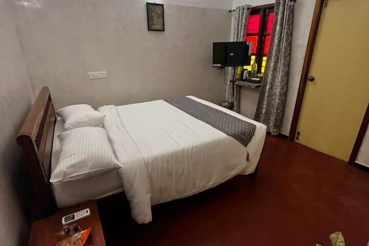 Room 8 of 16