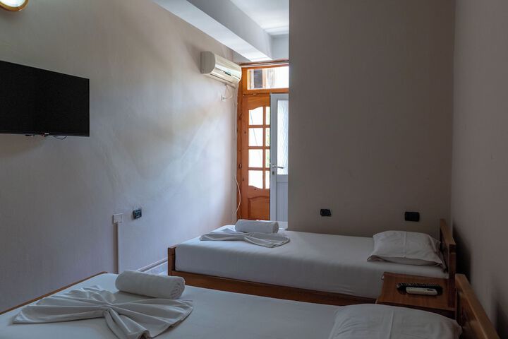 Room 44 of 178