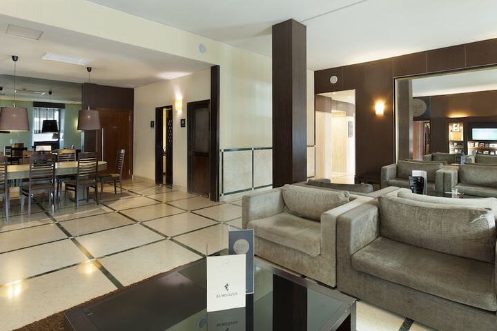 Entrance & Lobby