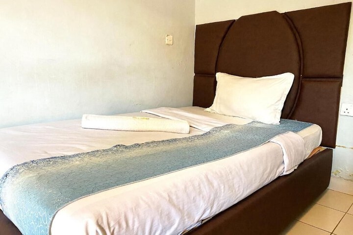 Room 6 of 19