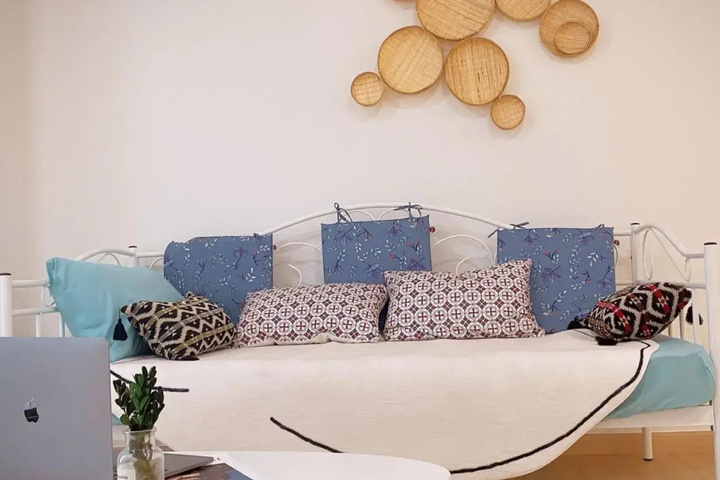 Room 2 of 9