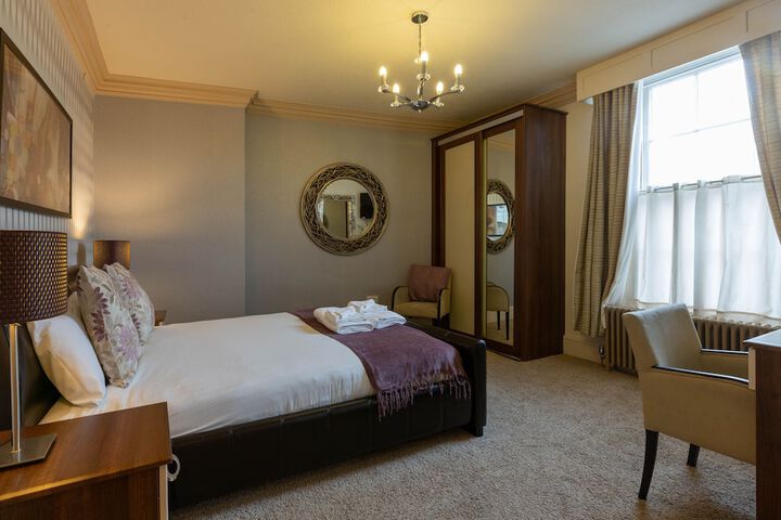 Room 7 of 28