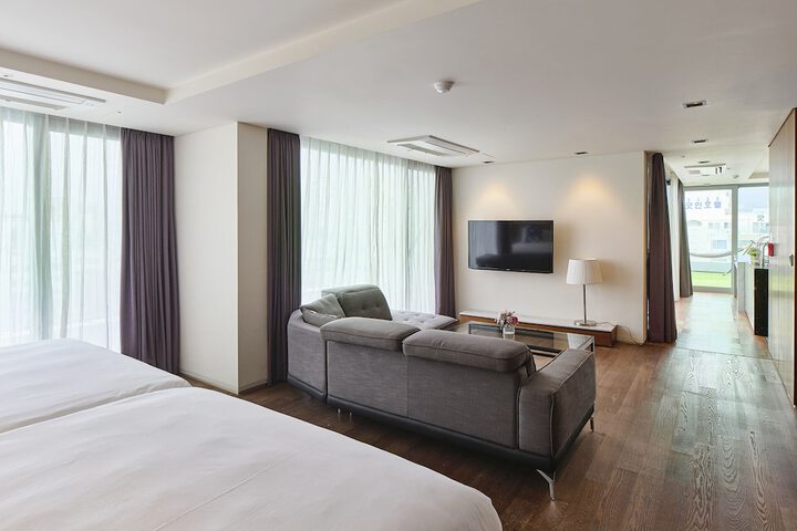 Room 26 of 62
