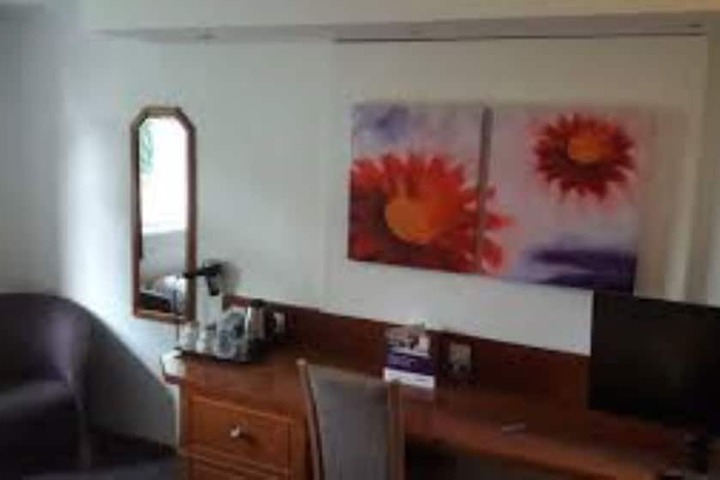 Room 18 of 18