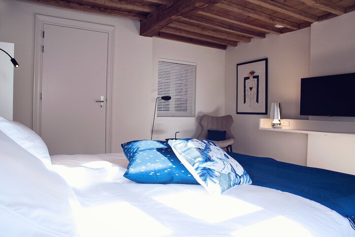 Room 2 of 38