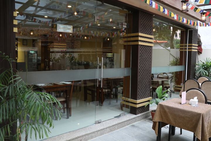 Hotel Exterior 70 of 72