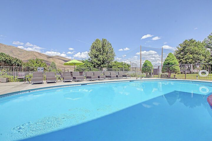 Pool 135 of 236