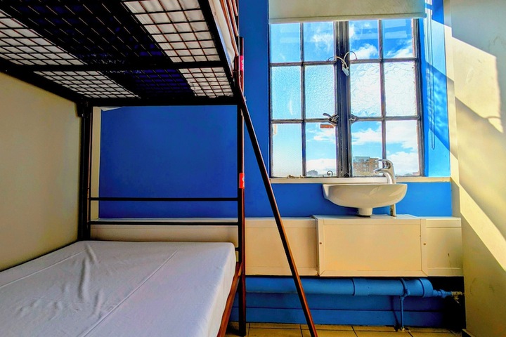 Room 25 of 98
