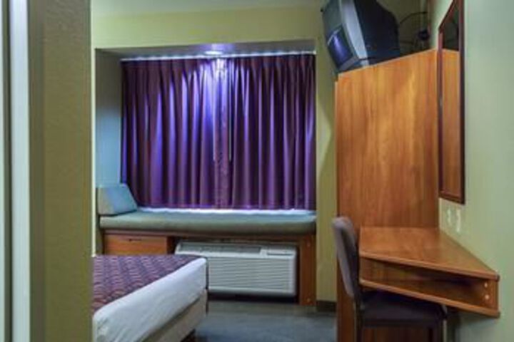 Room 13 of 30