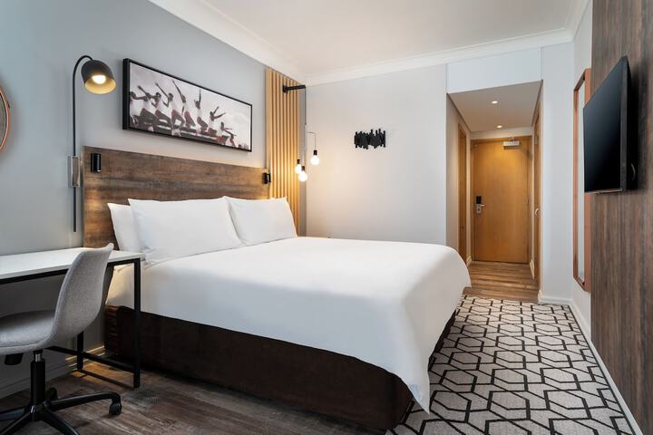 Room 14 of 83