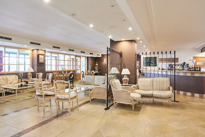 Lounge 69 of 80