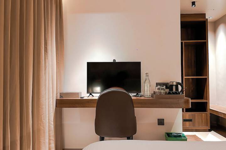Room 12 of 101