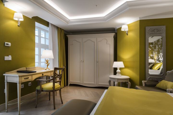Room 14 of 62