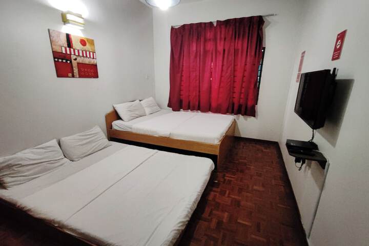Room 13 of 36