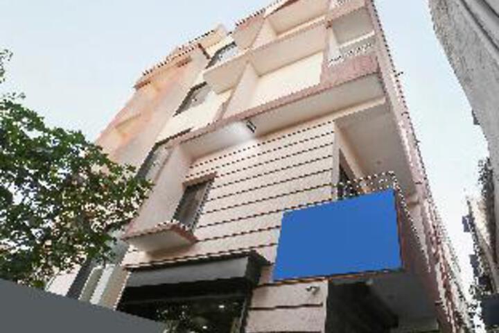 OYO 28440 Mk Hotel & Restaurant