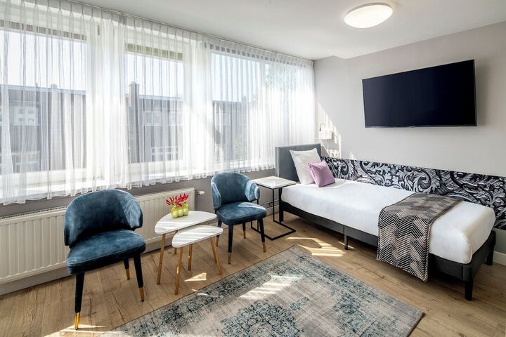 Room 70 of 142