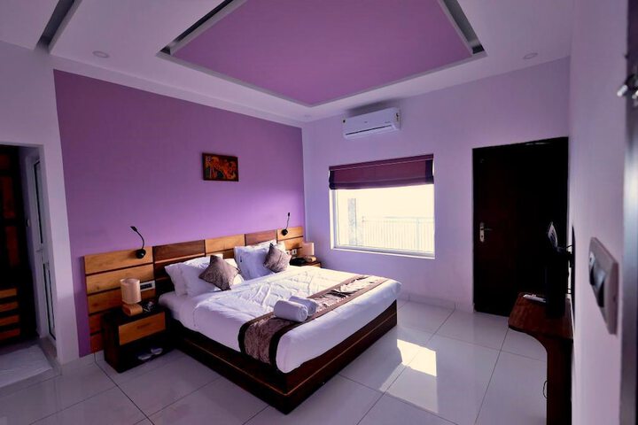 Room 10 of 30