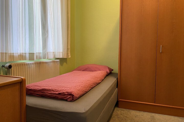 Room 21 of 28