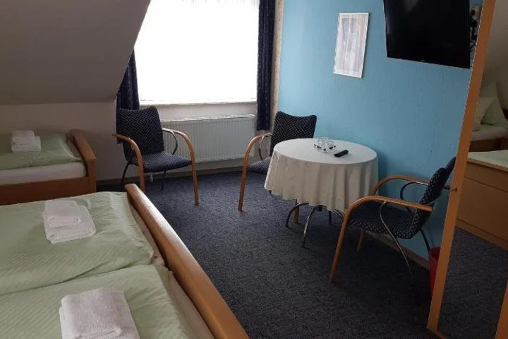 Room 5 of 17
