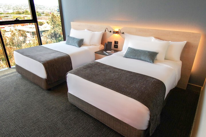 Room 6 of 118