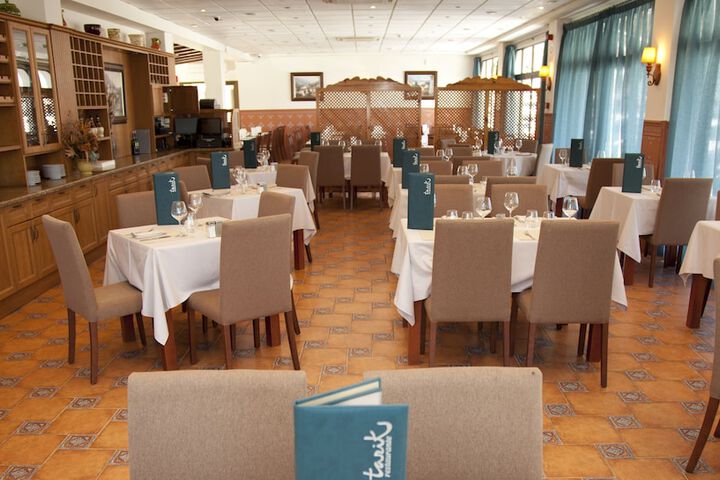 Dining 78 of 89