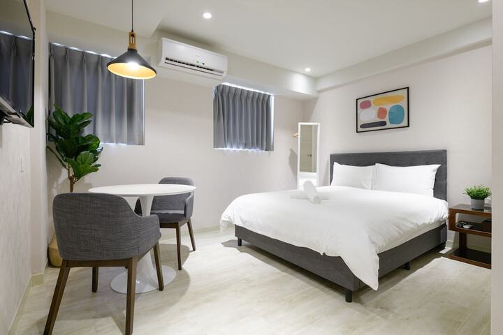Room 17 of 49
