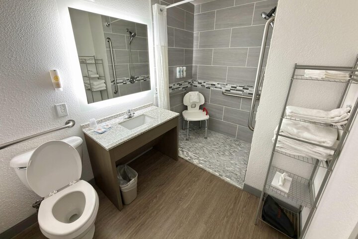 Room 12 of 35
