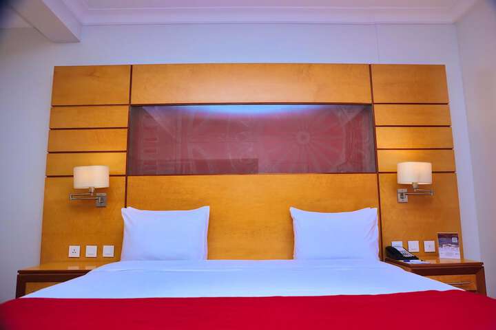 Room 6 of 33