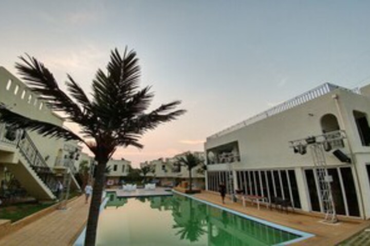 Pool 81 of 130