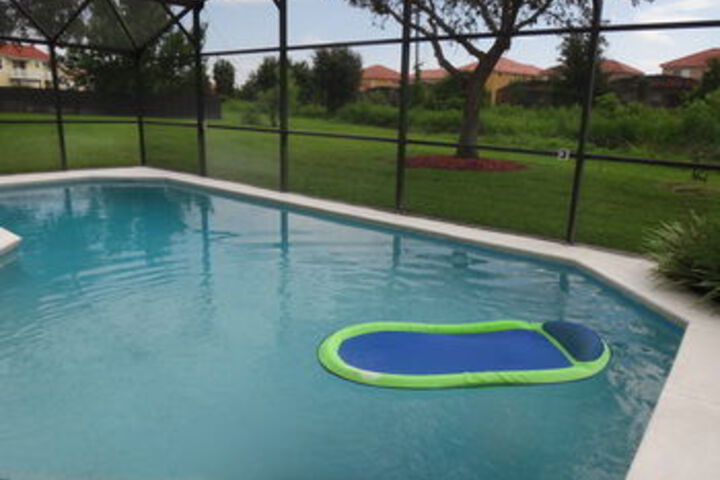 Pool 240 of 268