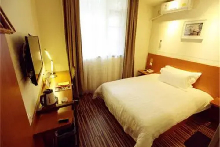 Room 4 of 11