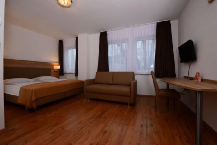 Room 4 of 20