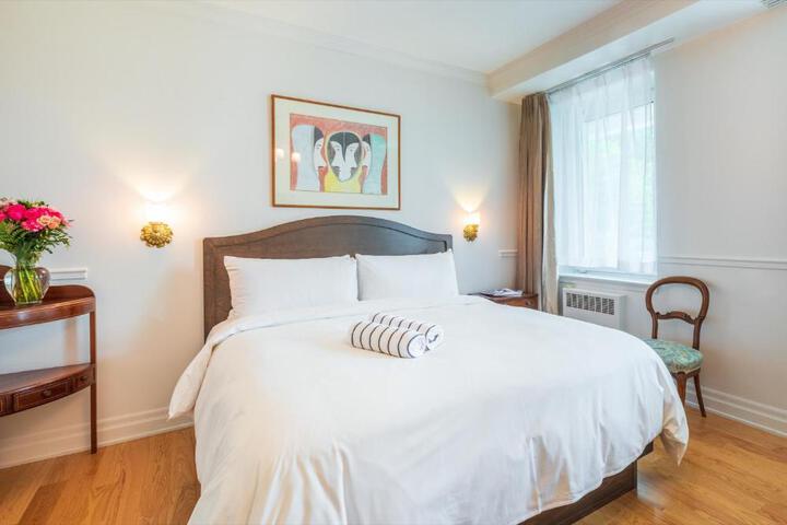 Double Classic Queen Bed