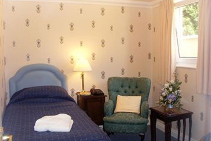 Room 4 of 13