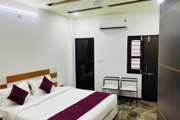 Room 17 of 25