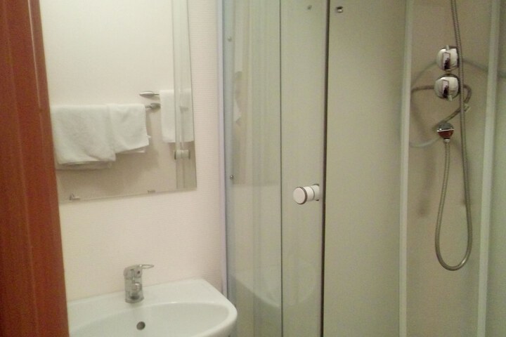 Room 11 of 14