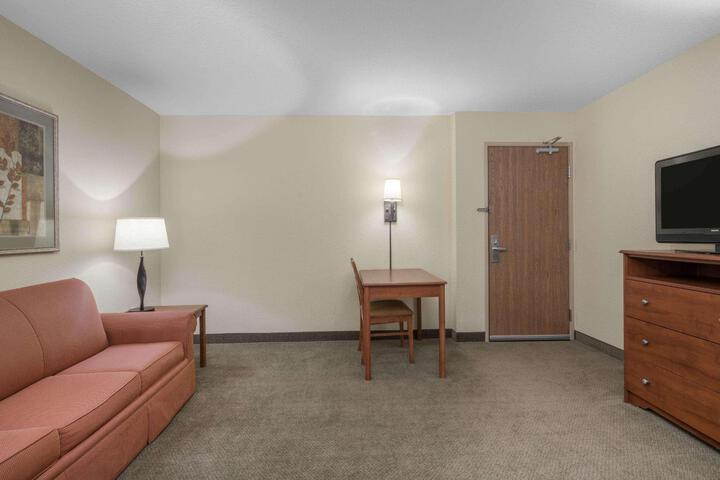 1 King Bed Accessible (4 of 32)