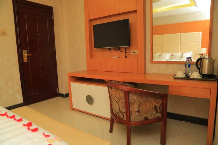 Room 10 of 38