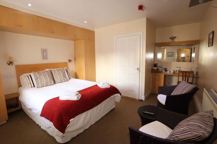 Room 6 of 13