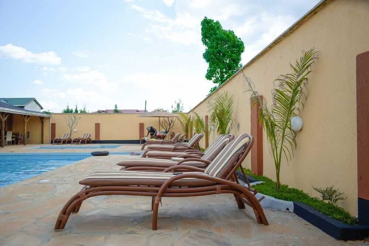 Pool 10 of 44
